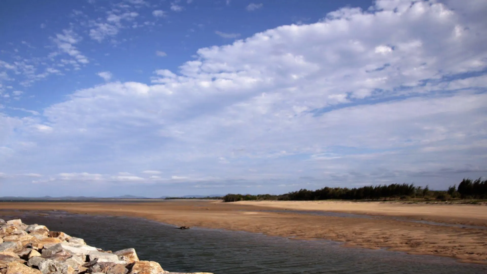 Illawong Beach Resort Mackay 3*,