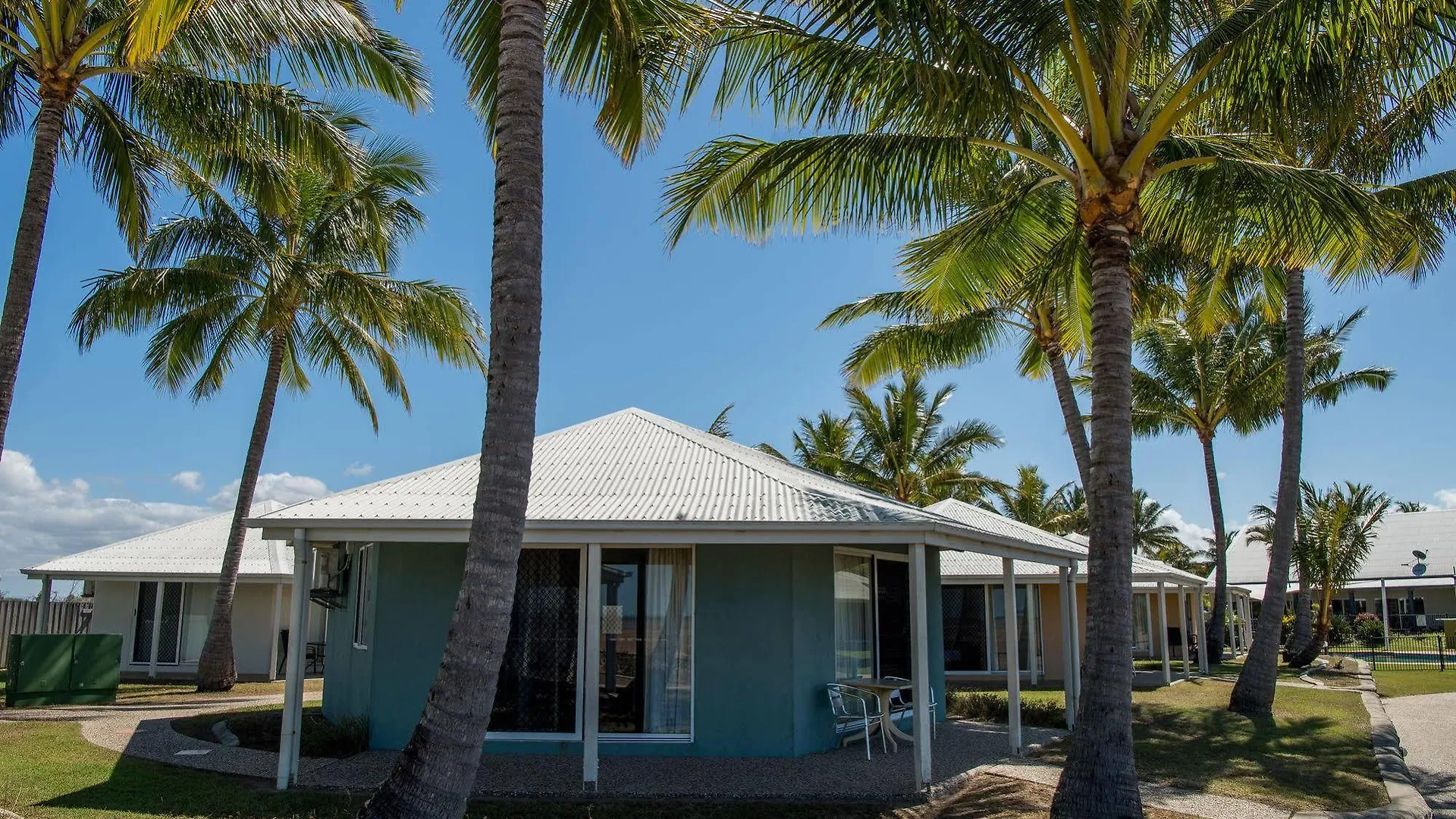 ***  Illawong Beach Resort Mackay Australia